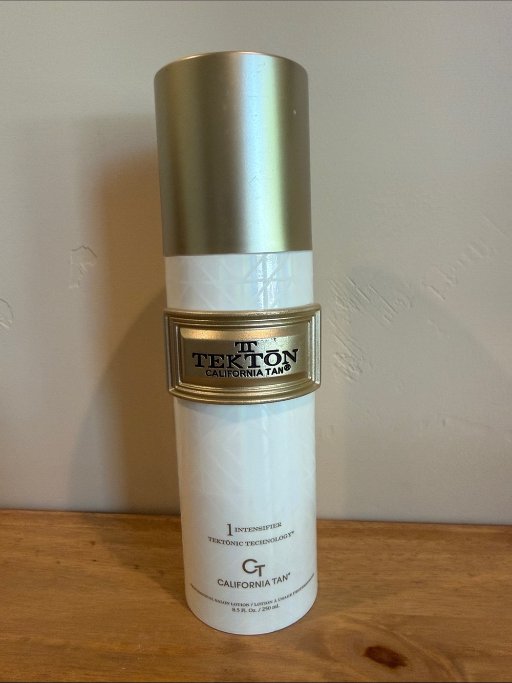 Tekton California Tan Intensifier Lotion – White & Gold